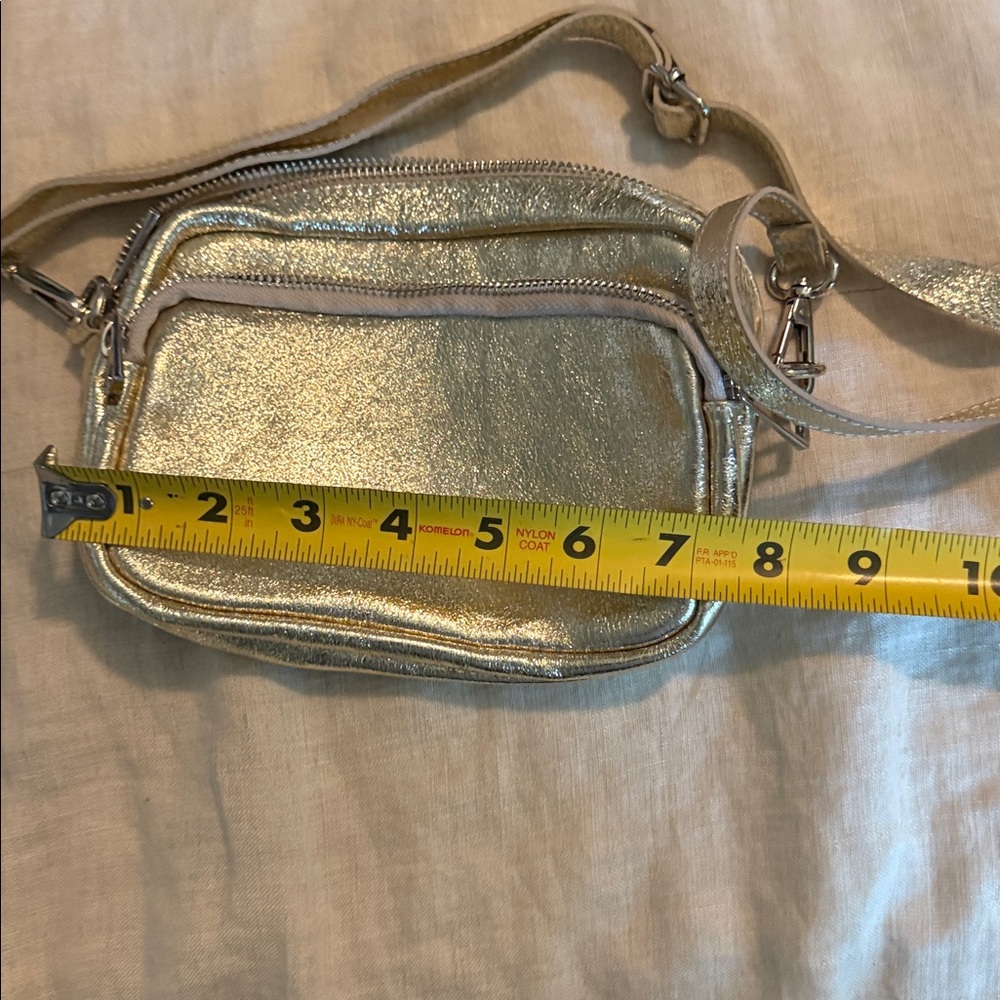 Chic Metallic Crossbody Bag - Picture 4 of 5